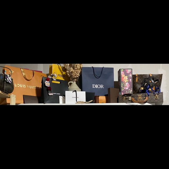 Meet your Posher, Lindsay - Picture 2 of 2